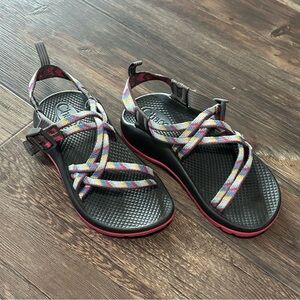 CHACO girls outdoor performance sandals multicolored strappy durable size 2